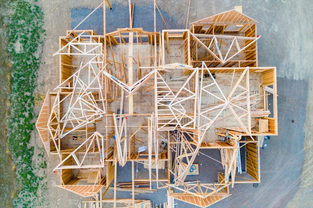 Montage eines Holzrahmenbau-Hauses