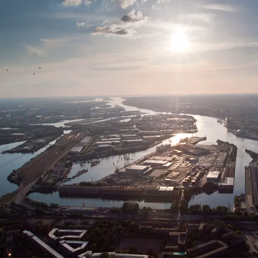 Industriebau und Gewerbebau mit Reinhardt und Maack Architekten - Blick über den Hamburger Industriehafen im Bereich Veddel